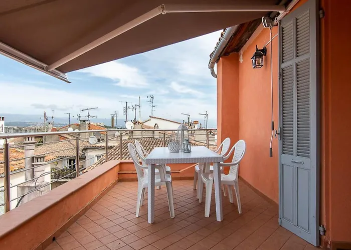 Superbe Dans Le Coeur De La 昂蒂布